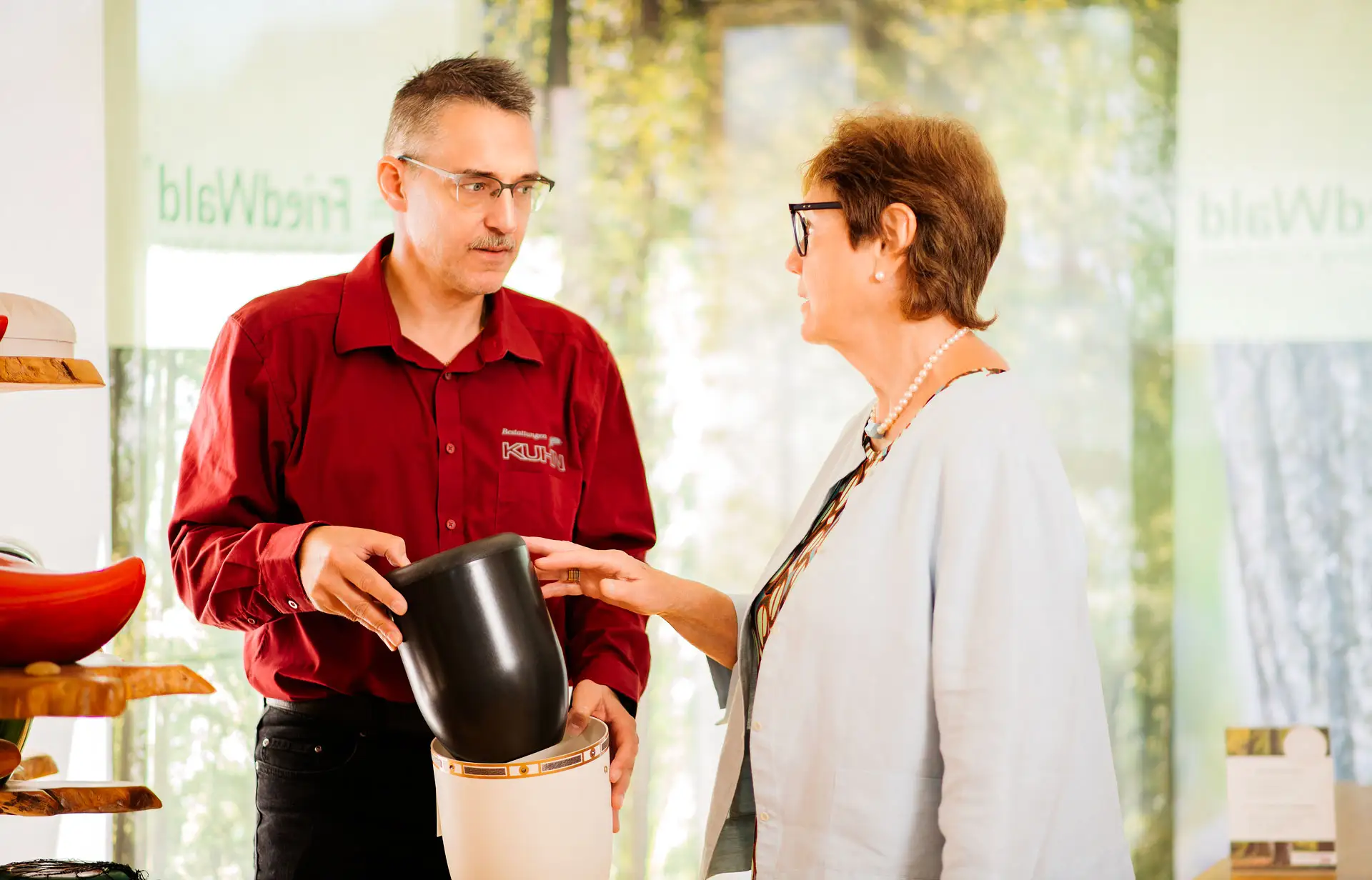 Individuelle Beratung – Kuhn Bestattungen Individuelle Beratung zu Bestattungsarten bei Kuhn Bestattungen in Asperg durch Michael Groshaupt.